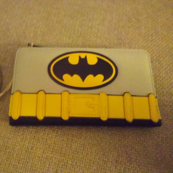 Lounge fly bags and Wallets - Picture 16 of 16